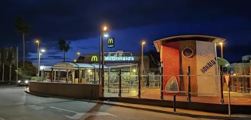 Ресторан быстрого питания McDonald's  в  Торревьехе