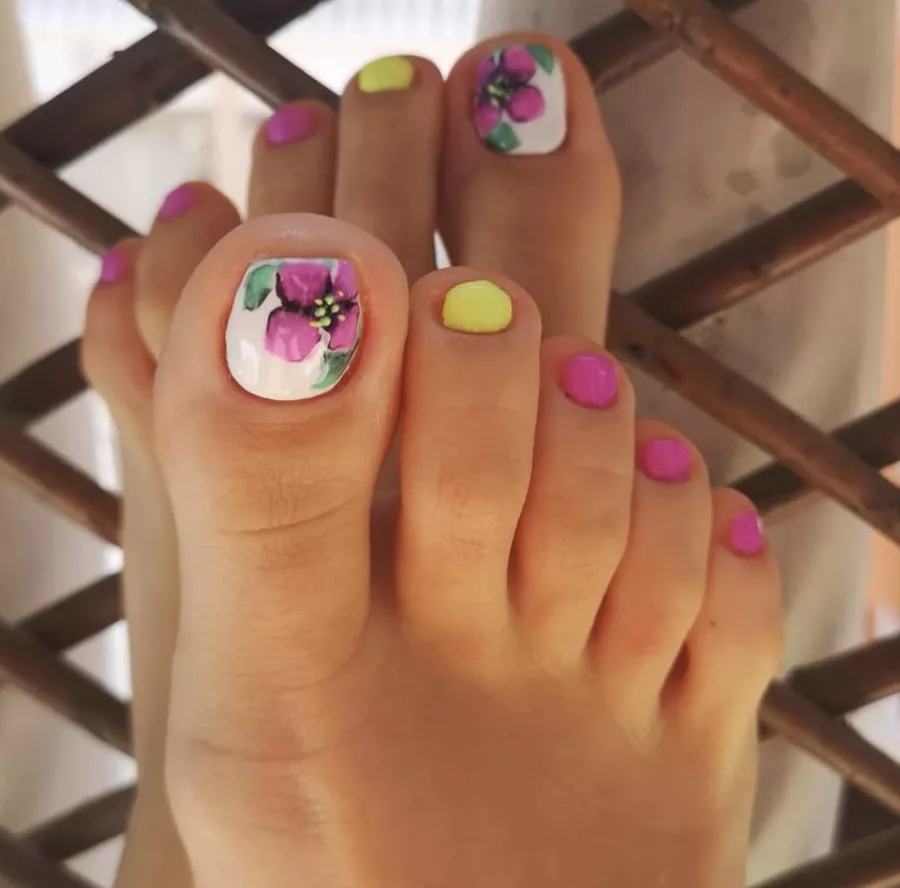 Салон красоты Lari's Gold в Торревьехе: Ногти, Волосы, Маникюр, Педикюр, Красота,