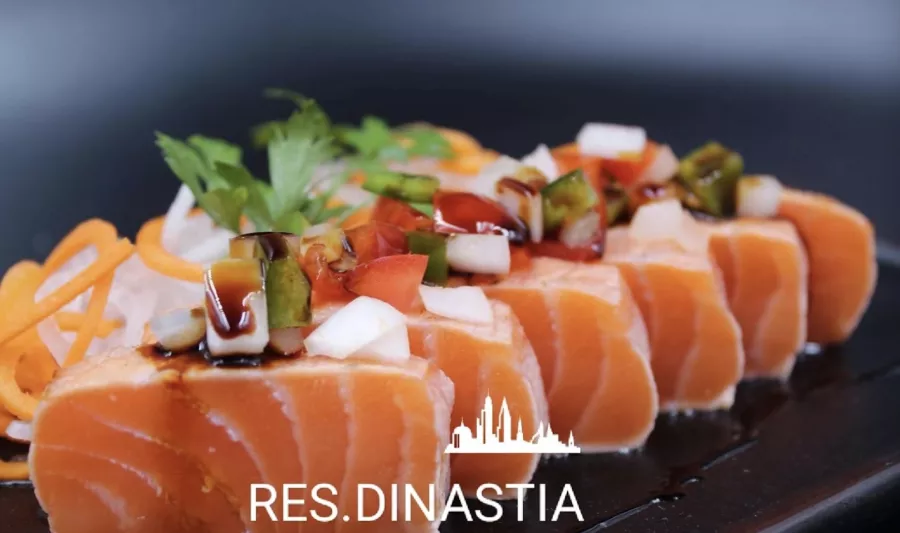 Ресторан азиатской кухни Dinastía в Торревьехе: Ресторан, Вкусно, Японская кухня, Китайская кухня, Азиатская кухня, Еда,