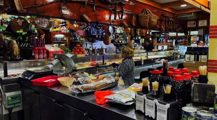 Бар "Bar Restaurante El Rastrillo"