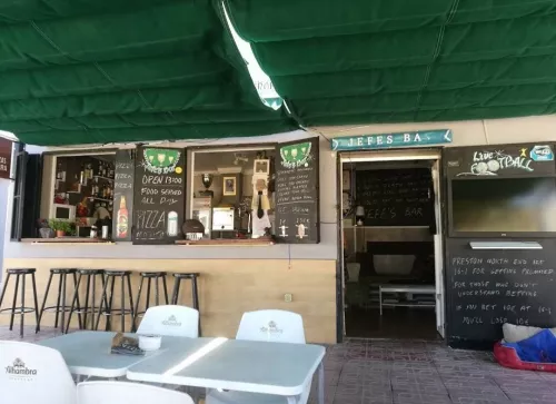 Бар Jefe's Bar  в  Торревьехе