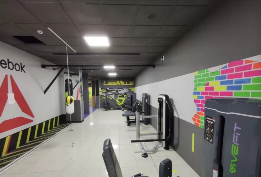Спорт зал ViveFit в Торревьехе: Фитнес, Качалка, Мышцы, Тренровка, Зал,