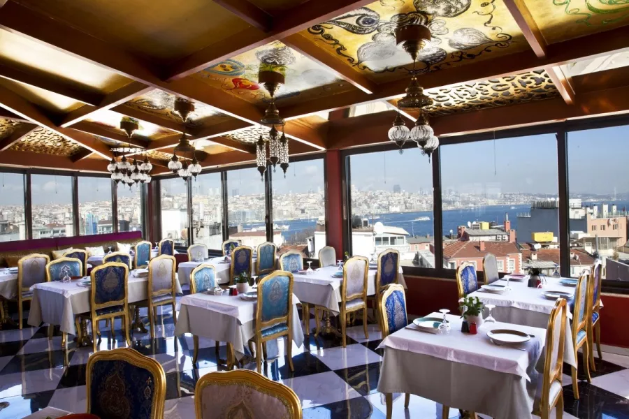 Ресторан с видом на Босфор Roof Mezze 360 в Стамбуле: Ресторан с видом, На крыше, Вкусная еда , Босфор ,