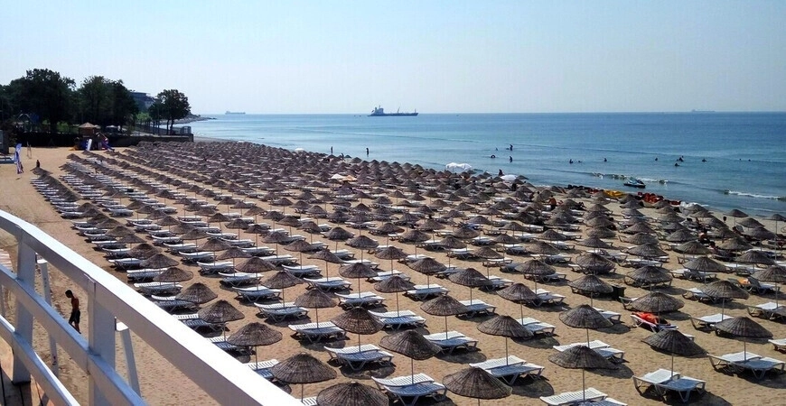 Пляж Гюнеш во Флория (Güneş) в Стамбуле: Отдых на море, Пляжи Стамбула, Гюнеш, Шезлонг, На Море,