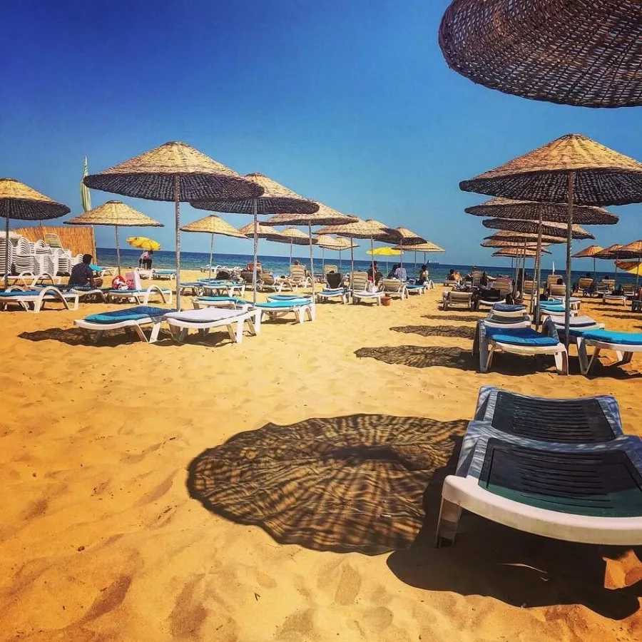 Пляж Suma Beach в Стамбуле: Пляжи Стамбул, Школа серфинга, Шезлонг, Чилим, На море ,