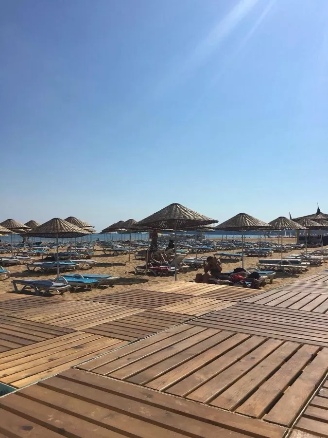 Пляж Suma Beach в Стамбуле: Пляжи Стамбул, Школа серфинга, Шезлонг, Чилим, На море ,