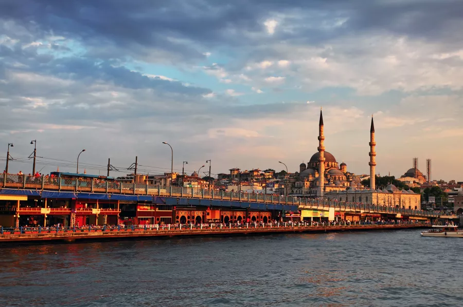 Галатский мост ( Galata Köprüsü) в Стамбуле: Разводные мосты, Прогулка, Набережная , Архитектура ,