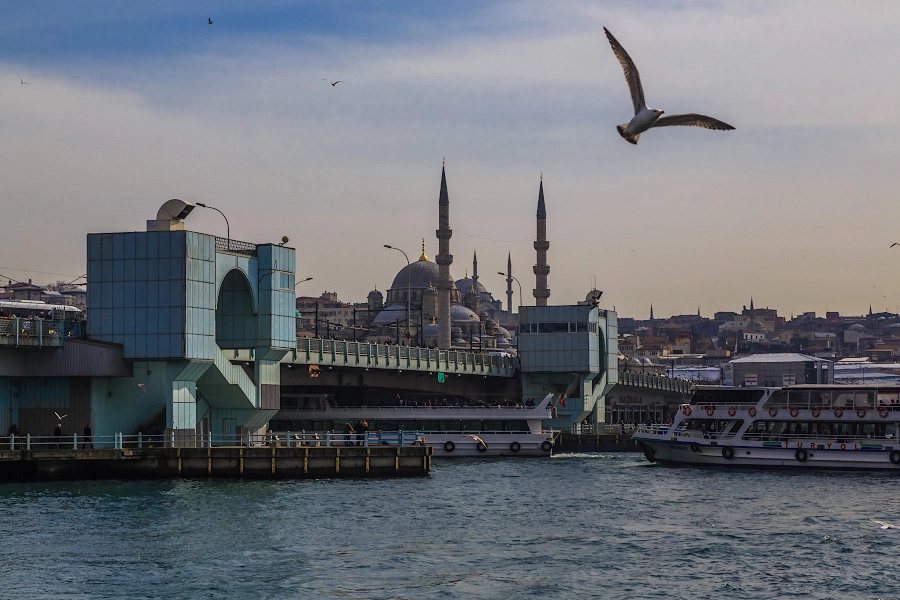 Галатский мост ( Galata Köprüsü) в Стамбуле: Разводные мосты, Прогулка, Набережная , Архитектура ,