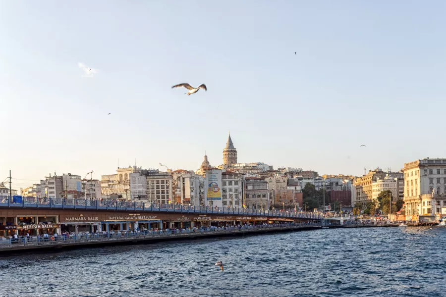 Галатский мост ( Galata Köprüsü) в Стамбуле: Разводные мосты, Прогулка, Набережная , Архитектура ,
