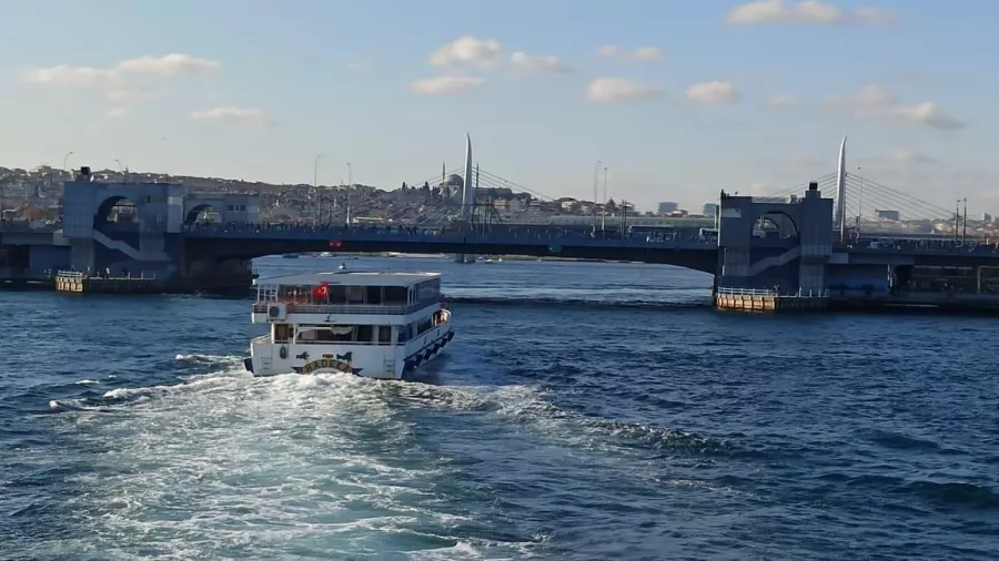 Галатский мост ( Galata Köprüsü) в Стамбуле: Разводные мосты, Прогулка, Набережная , Архитектура ,