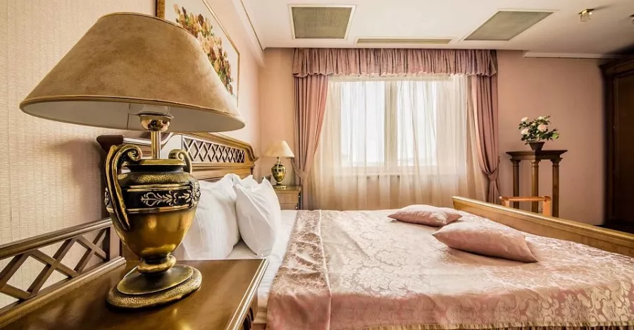 Отель Минск 4* в Минске: Отель, Номера, Центр города, Ресторан, Бар, Конференц-зал, Фитнес-центр, Бизнес-центр, Салон красоты, Казино, Прачечная,