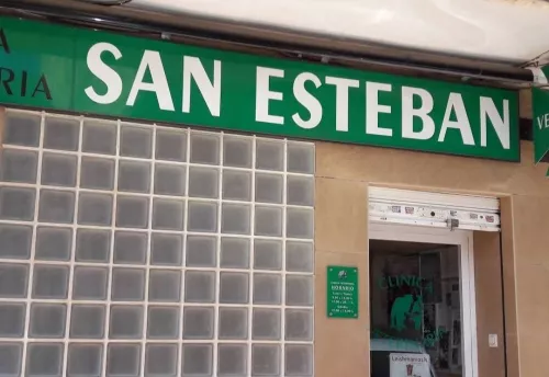 Ветеринария Clínica Veterinaria San Esteban  в  Торревьехе