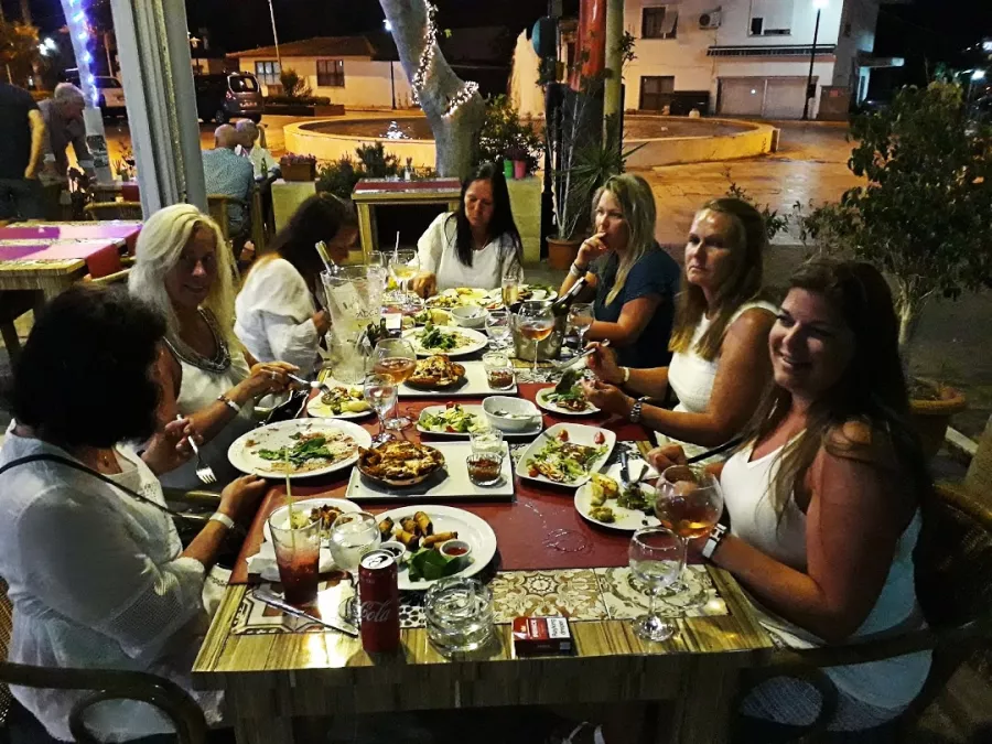 Кафе Stanbul Restaurant Belek в Белек: Уличное кафе, Бар, Ресторан, Морепродукты, Десерты,