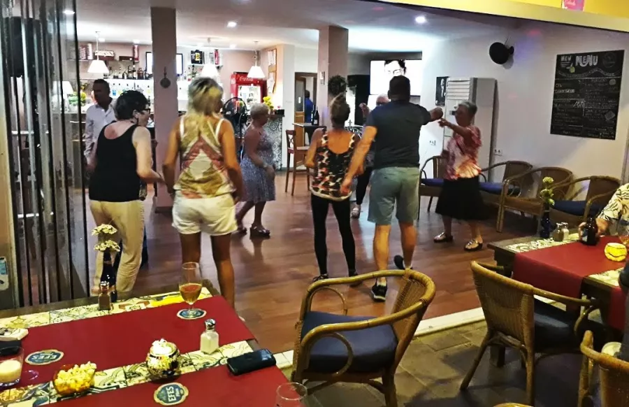 Кафе Stanbul Restaurant Belek в Белек: Уличное кафе, Бар, Ресторан, Морепродукты, Десерты,