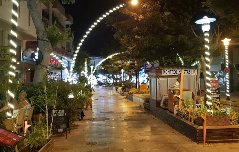 Кафе Stanbul Restaurant Belek в Белек: Уличное кафе, Бар, Ресторан, Морепродукты, Десерты,