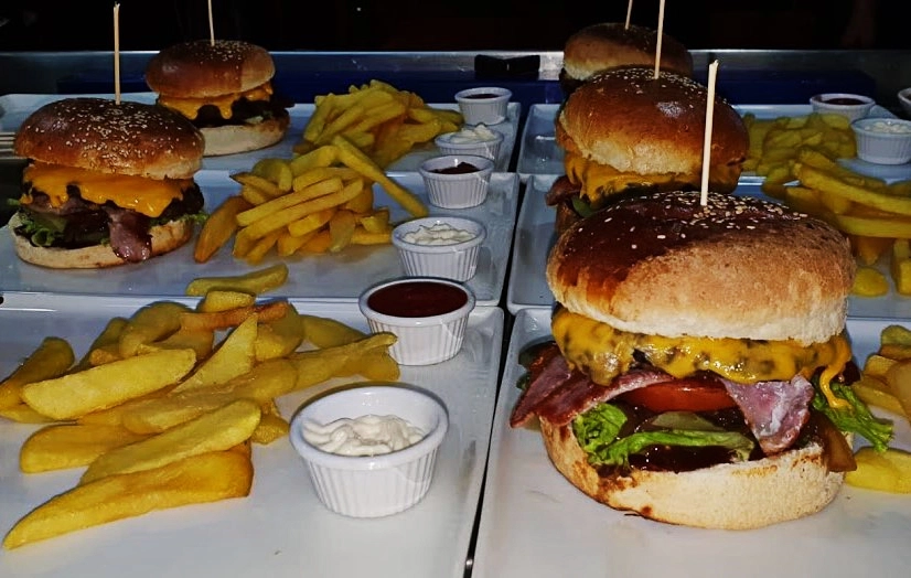 Кафе Stanbul Restaurant Belek в Белек: Уличное кафе, Бар, Ресторан, Морепродукты, Десерты,