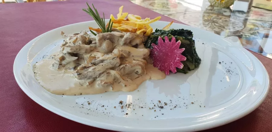 Кафе Stanbul Restaurant Belek в Белек: Уличное кафе, Бар, Ресторан, Морепродукты, Десерты,