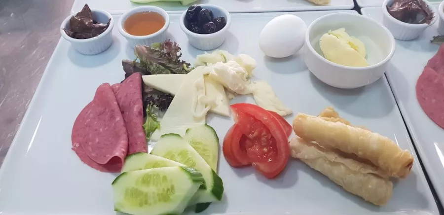Кафе Stanbul Restaurant Belek в Белек: Уличное кафе, Бар, Ресторан, Морепродукты, Десерты,
