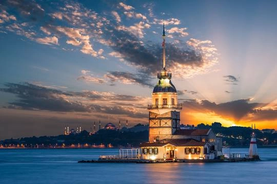 Деви́чья башня -Леандрова башня (Kız Kulesi) в Стамбуле: Чилим, Старый город, Интересные места , История города ,