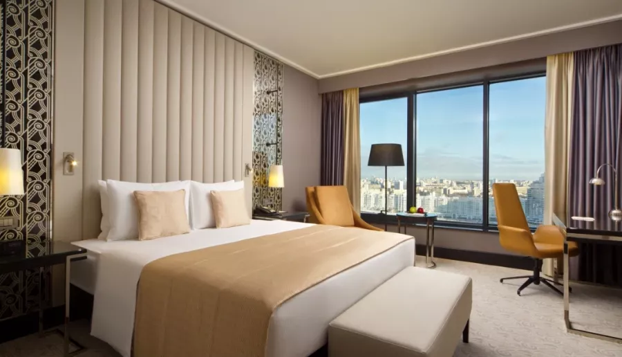 DoubleTree by Hilton Hotel Minsk 5* в Минске: Отель, Номера, Ресторан, Бар, СПА, Бассейн, Фитнес-центр, Конференц-зал, Переговорная комната,