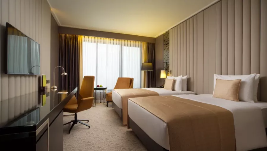 DoubleTree by Hilton Hotel Minsk 5* в Минске: Отель, Номера, Ресторан, Бар, СПА, Бассейн, Фитнес-центр, Конференц-зал, Переговорная комната,