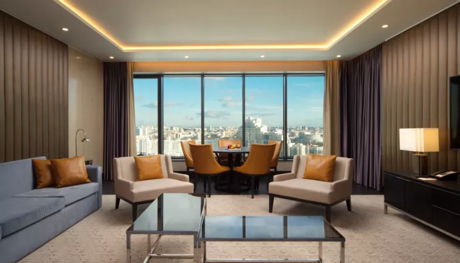 DoubleTree by Hilton Hotel Minsk 5* в Минске: Отель, Номера, Ресторан, Бар, СПА, Бассейн, Фитнес-центр, Конференц-зал, Переговорная комната,