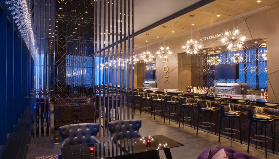 DoubleTree by Hilton Hotel Minsk 5* в Минске: Отель, Номера, Ресторан, Бар, СПА, Бассейн, Фитнес-центр, Конференц-зал, Переговорная комната,