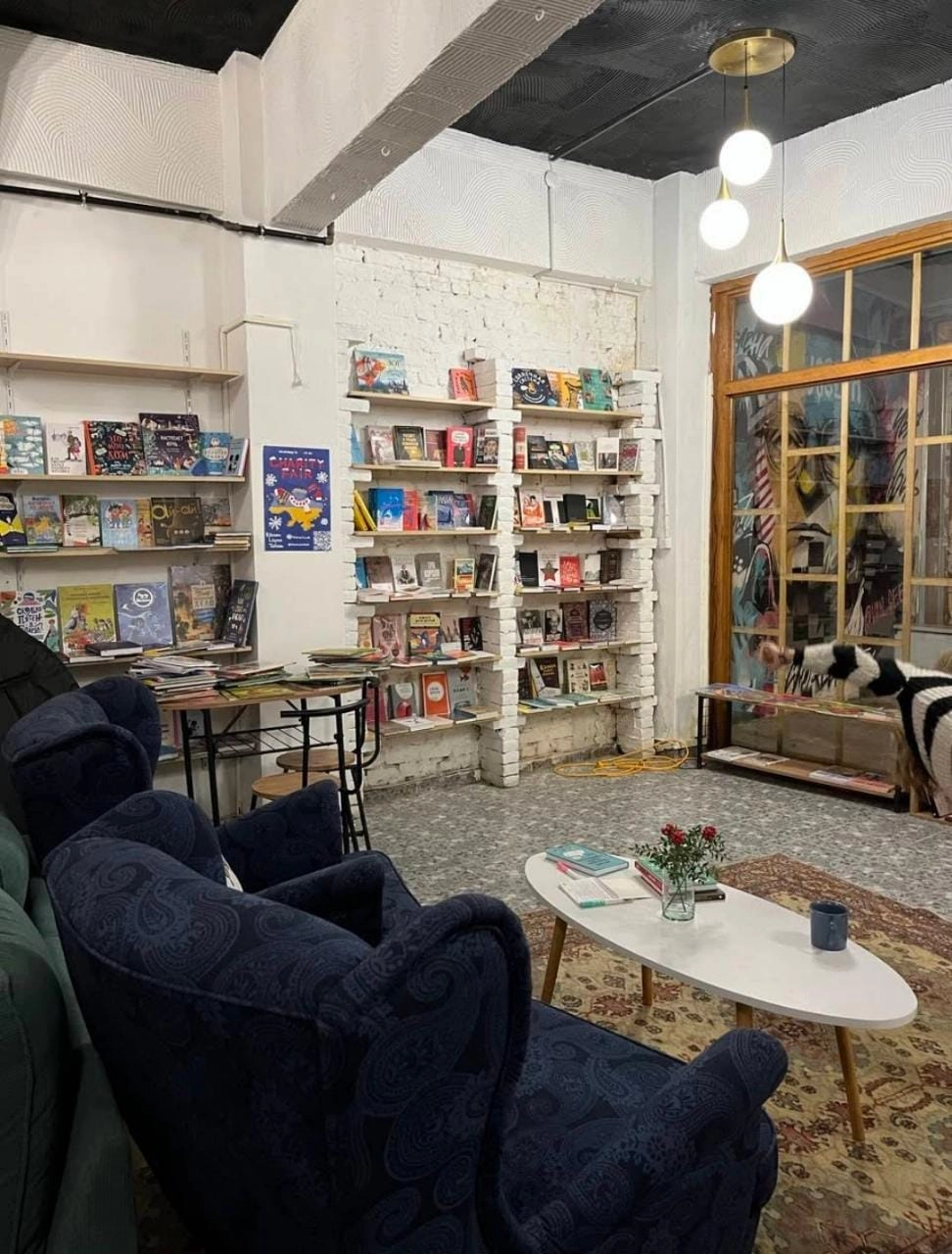 Стамбул, книжный магазин "Полторы Комнаты"