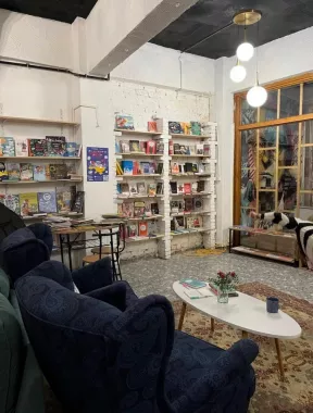 Стамбул, книжный магазин "Полторы Комнаты"