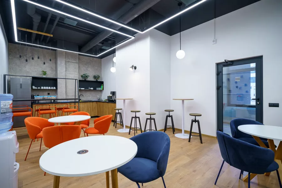 Коворкинг Campus в Минске: Ковркинг, Рабочее место, Фриланс, Кухня, Рабочее прастранство, Переговорные комнаты, Скайп рум, Офисы, Опенспейс,