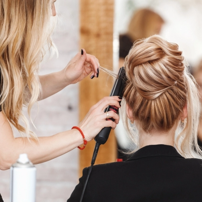 Парикмахерская Vıp Kuaför в Кемере: Салон красоты, Волосы, Красота,