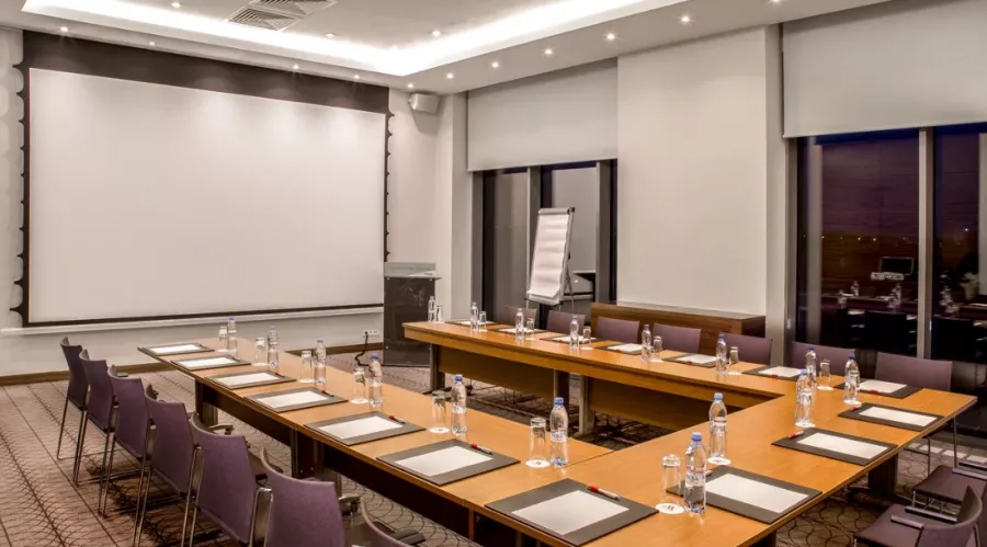 Minsk Marriott Hotel 5* в Минске: Отель, Номера, Бассейн, СПА, Фитнес-центр, Рестораны, Бары, Конференц-залы, Переговорные комнаты, Лектории,