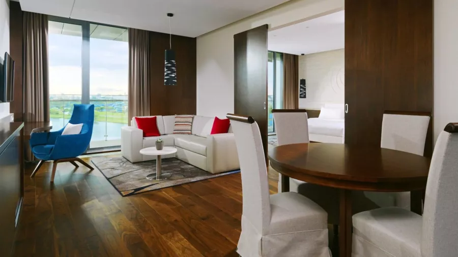 Minsk Marriott Hotel 5* в Минске: Отель, Номера, Бассейн, СПА, Фитнес-центр, Рестораны, Бары, Конференц-залы, Переговорные комнаты, Лектории,