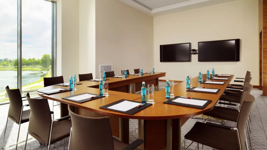 Minsk Marriott Hotel 5* в Минске: Отель, Номера, Бассейн, СПА, Фитнес-центр, Рестораны, Бары, Конференц-залы, Переговорные комнаты, Лектории,
