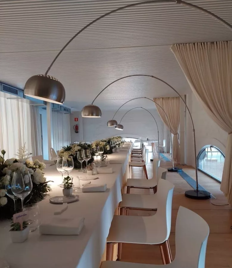 Ресторан Monastrell, La cubierta del Monastrell в Аликанте: Бар, Вкусно, Кафе, Ресторан, Бургеры, Алкоголь, Гриль, Напитки, Еда,