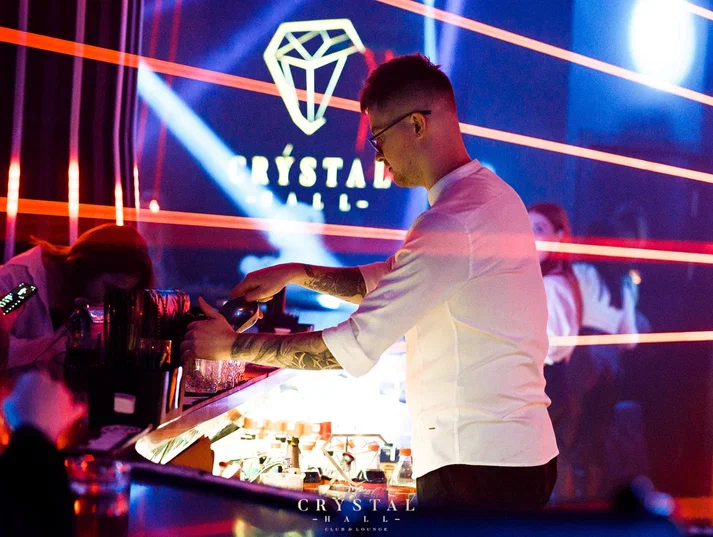 Ночной клуб Crystal Hall в Минске: Ночной клуб, Бар, Коктейли, Танцпол, Танцы, Не пропусти, Мероприятия, Концерты, Музыкально, Вкусная Еда,