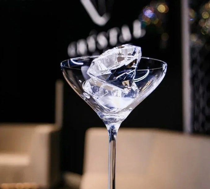 Ночной клуб Crystal Hall в Минске: Ночной клуб, Бар, Коктейли, Танцпол, Танцы, Не пропусти, Мероприятия, Концерты, Музыкально, Вкусная Еда,