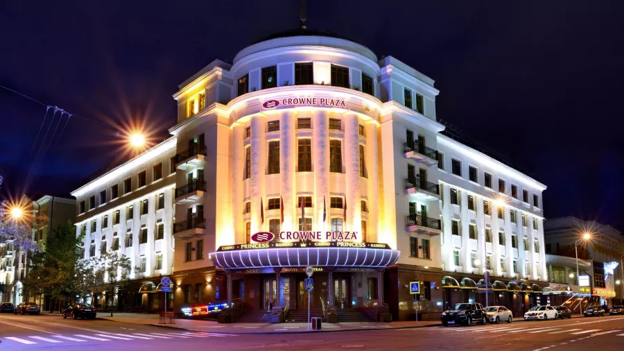 Отель Crowne Plaza 4* в Минске: Отель, Бассейн, Ресторан, Бар, Шведский стол, Фитнес, Казино, Spa,