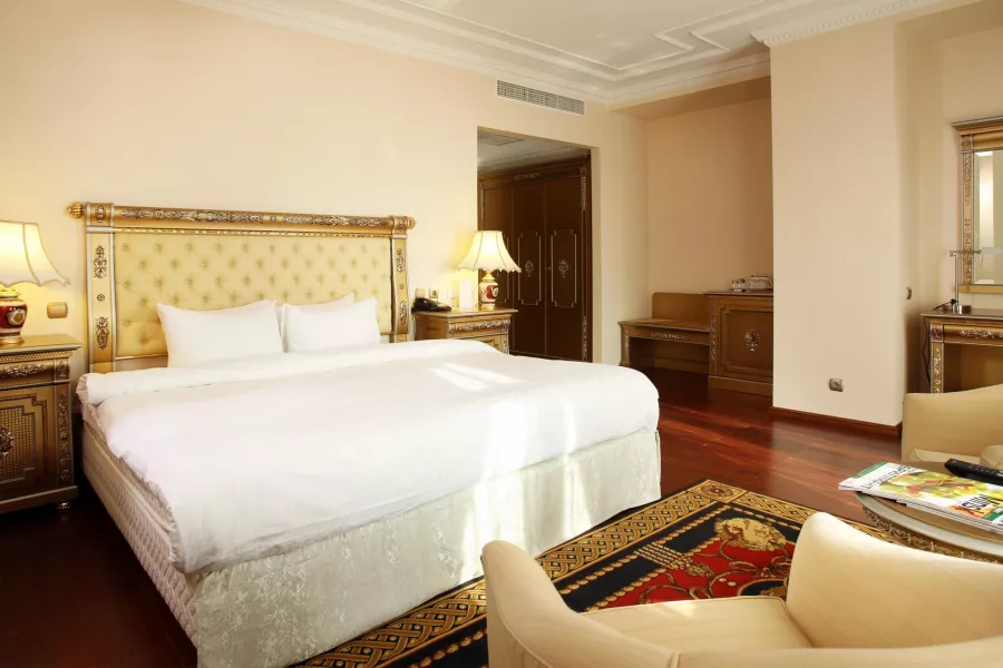 Отель Crowne Plaza 4* в Минске: Отель, Бассейн, Ресторан, Бар, Шведский стол, Фитнес, Казино, Spa,