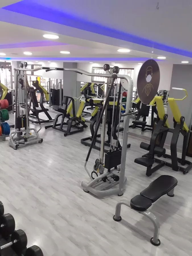Тренажерный зал Lara Fitness Center в Анталии: Тренажерный зал, Спортивный зал, Развиваться, Фитнес-клуб,