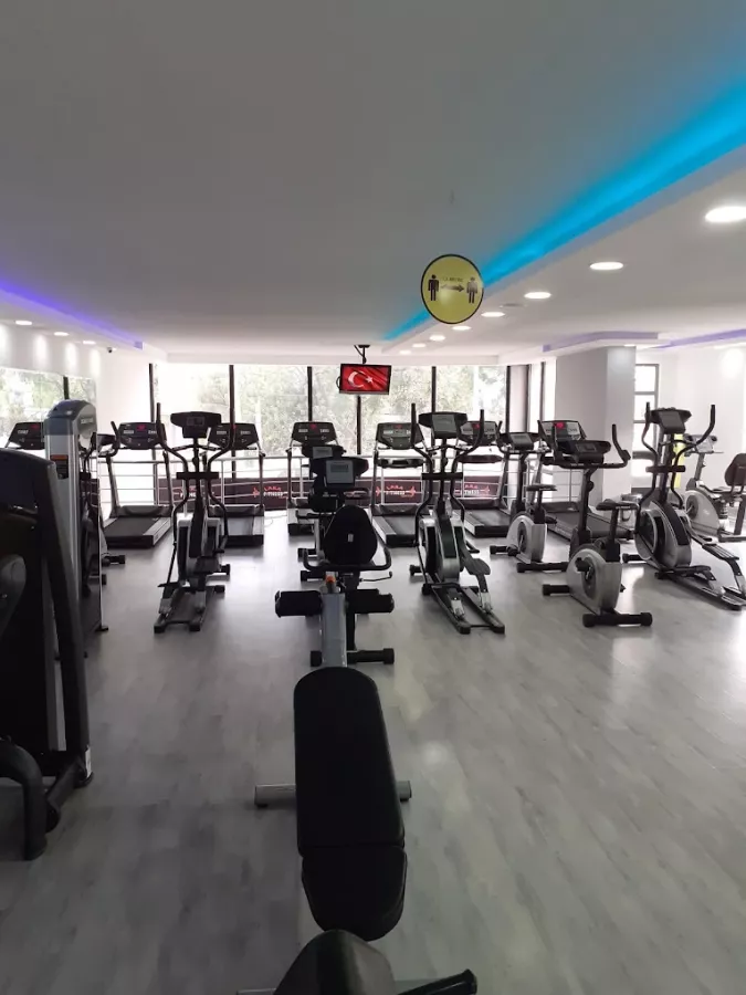 Тренажерный зал Lara Fitness Center в Анталии: Тренажерный зал, Спортивный зал, Развиваться, Фитнес-клуб,
