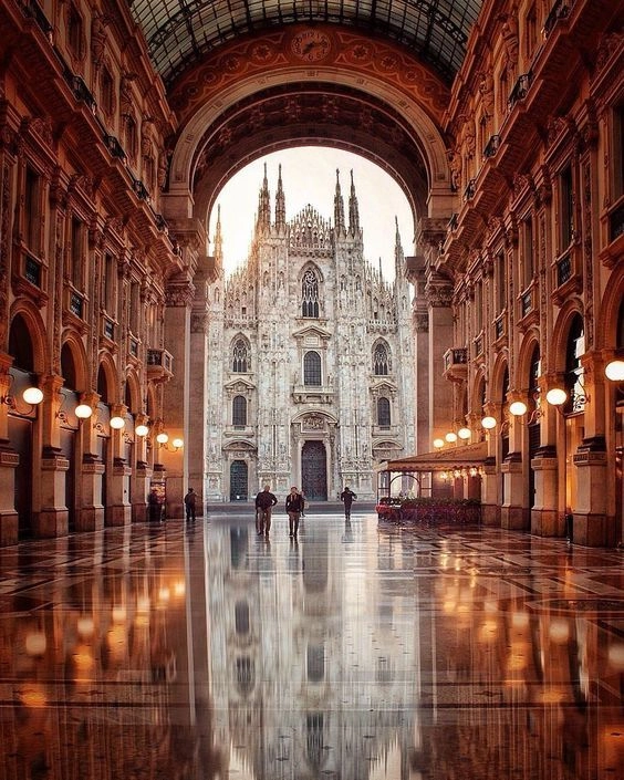 Мила́нский собо́р ( Duomo di Milano) в Милане: Старый город, Достопримечательности, Собор, Архитектура ,