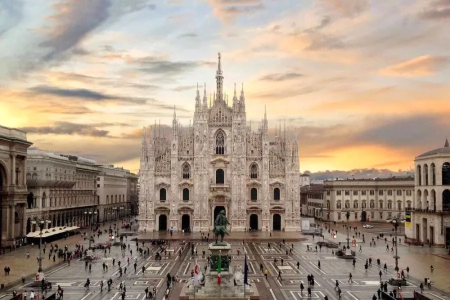 Мила́нский собо́р ( Duomo di Milano) в Милане: Старый город, Достопримечательности, Собор, Архитектура ,