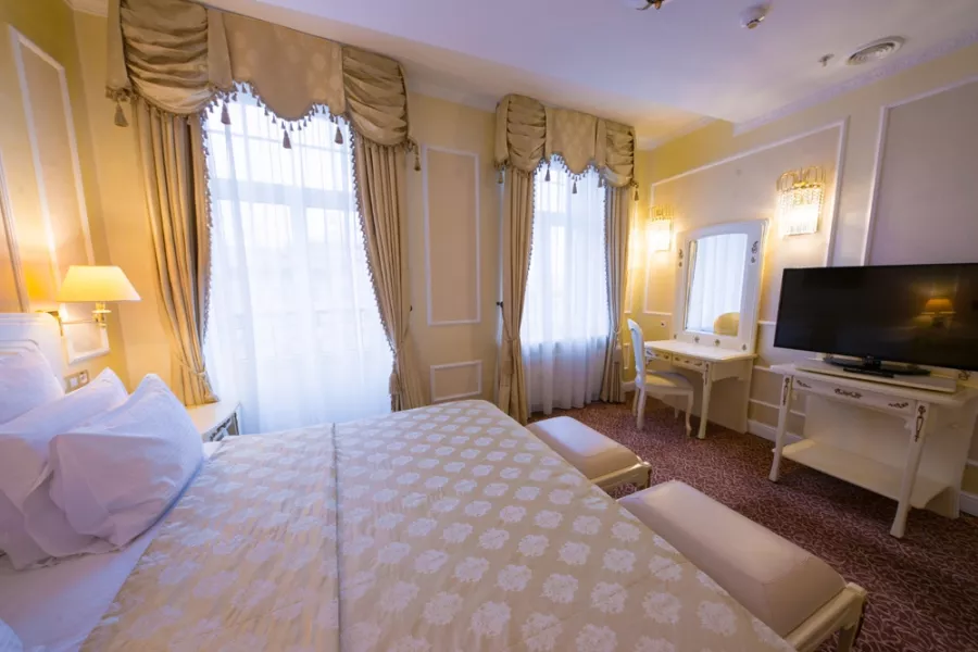 Отель Европа 5* в Минске: Отель, Номера, Бассейн, СПА-центр, Фитнес-центр, Ресторан, Бар, Конференц-зал,