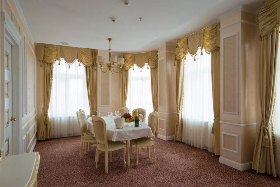 Отель Европа 5* в Минске: Отель, Номера, Бассейн, СПА-центр, Фитнес-центр, Ресторан, Бар, Конференц-зал,
