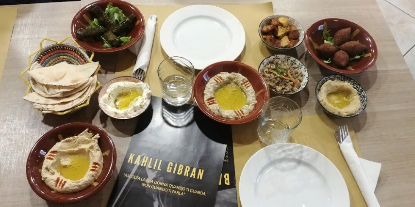 Ресторан Hommus Snack Libanese в Комо: Еврейская кухня, Ливанская кухня, Хумус , Фалафель ,