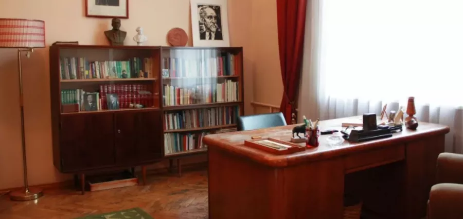 Литературный музей Петруся Бровки в Минске: Музей, Культура, История, Литература, Посмотреть, Выставочные залы, Экскурсии, Экспонаты, Экспозиции,