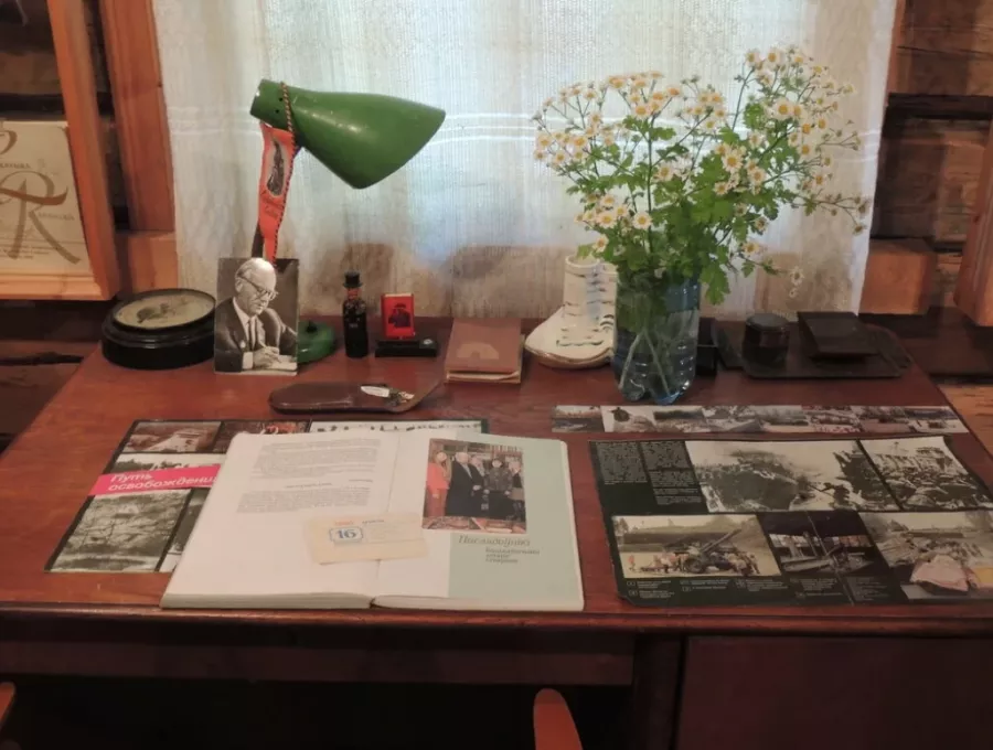 Литературный музей Петруся Бровки в Минске: Музей, Культура, История, Литература, Посмотреть, Выставочные залы, Экскурсии, Экспонаты, Экспозиции,