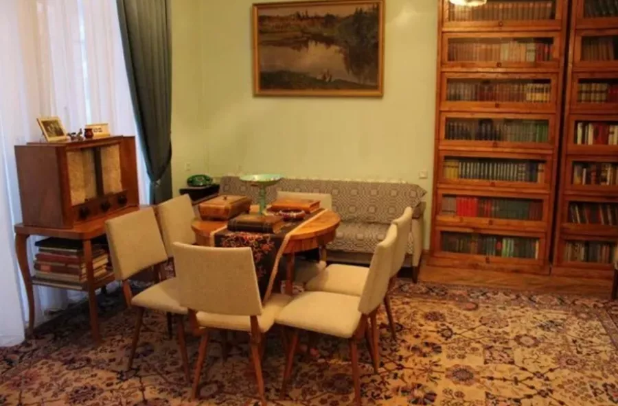 Литературный музей Петруся Бровки в Минске: Музей, Культура, История, Литература, Посмотреть, Выставочные залы, Экскурсии, Экспонаты, Экспозиции,