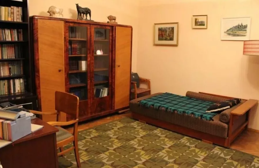 Литературный музей Петруся Бровки в Минске: Музей, Культура, История, Литература, Посмотреть, Выставочные залы, Экскурсии, Экспонаты, Экспозиции,